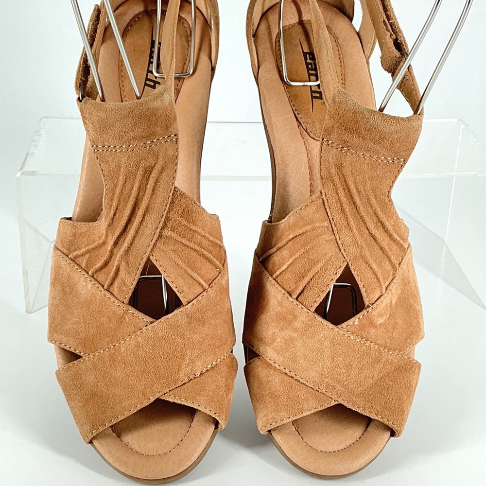 Earth Size 11 Biscuit Tan Suede Wedge Sandals Womens Ruched Ankle Strap Curvet - Picture 2 of 13